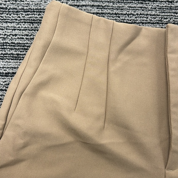 🔥🔥🔥Zara High Waisted Pleated Shorts - Picture 4 of 7